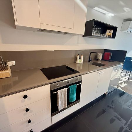 Midnight Luxe 1Br 1Bath Apartment 104 In The Heart Of Braddon Pool Sauna Secure Parking Wine Wifi Canberra Buitenkant foto