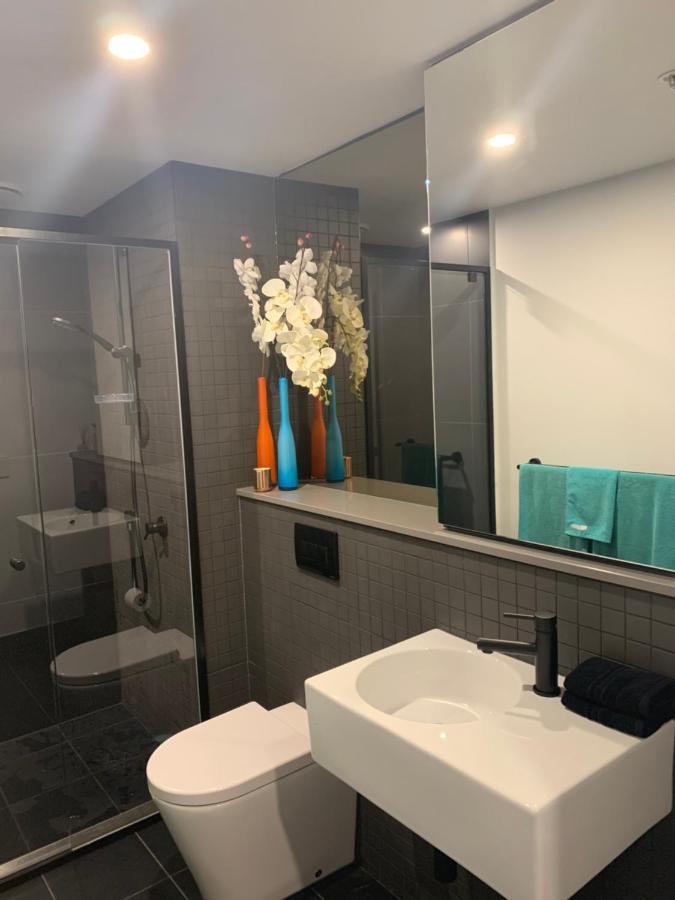 Midnight Luxe 1Br 1Bath Apartment 104 In The Heart Of Braddon Pool Sauna Secure Parking Wine Wifi Canberra Buitenkant foto