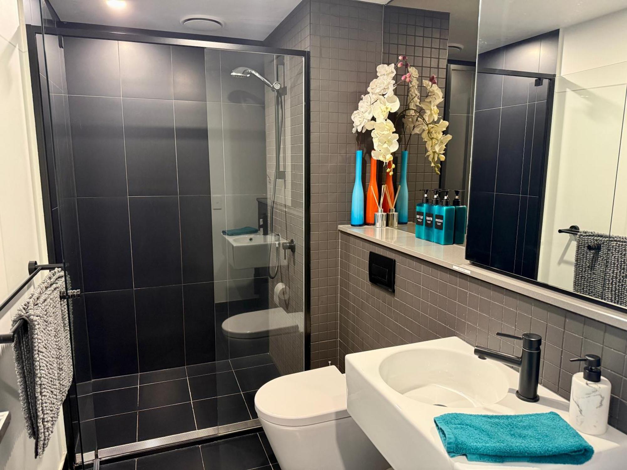Midnight Luxe 1Br 1Bath Apartment 104 In The Heart Of Braddon Pool Sauna Secure Parking Wine Wifi Canberra Buitenkant foto