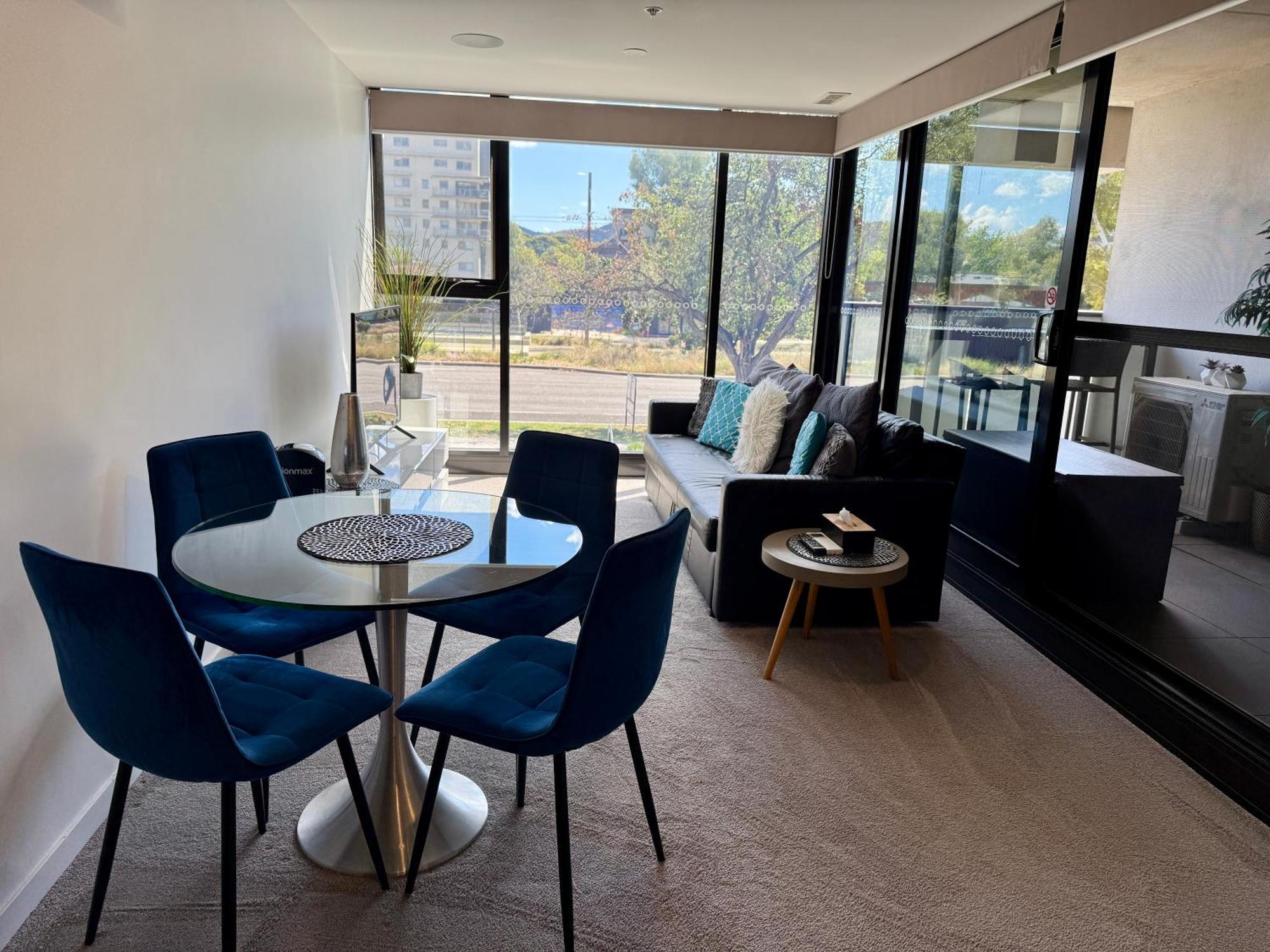 Midnight Luxe 1Br 1Bath Apartment 104 In The Heart Of Braddon Pool Sauna Secure Parking Wine Wifi Canberra Buitenkant foto
