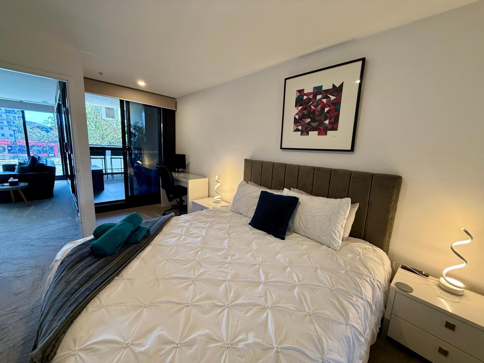 Midnight Luxe 1Br 1Bath Apartment 104 In The Heart Of Braddon Pool Sauna Secure Parking Wine Wifi Canberra Buitenkant foto